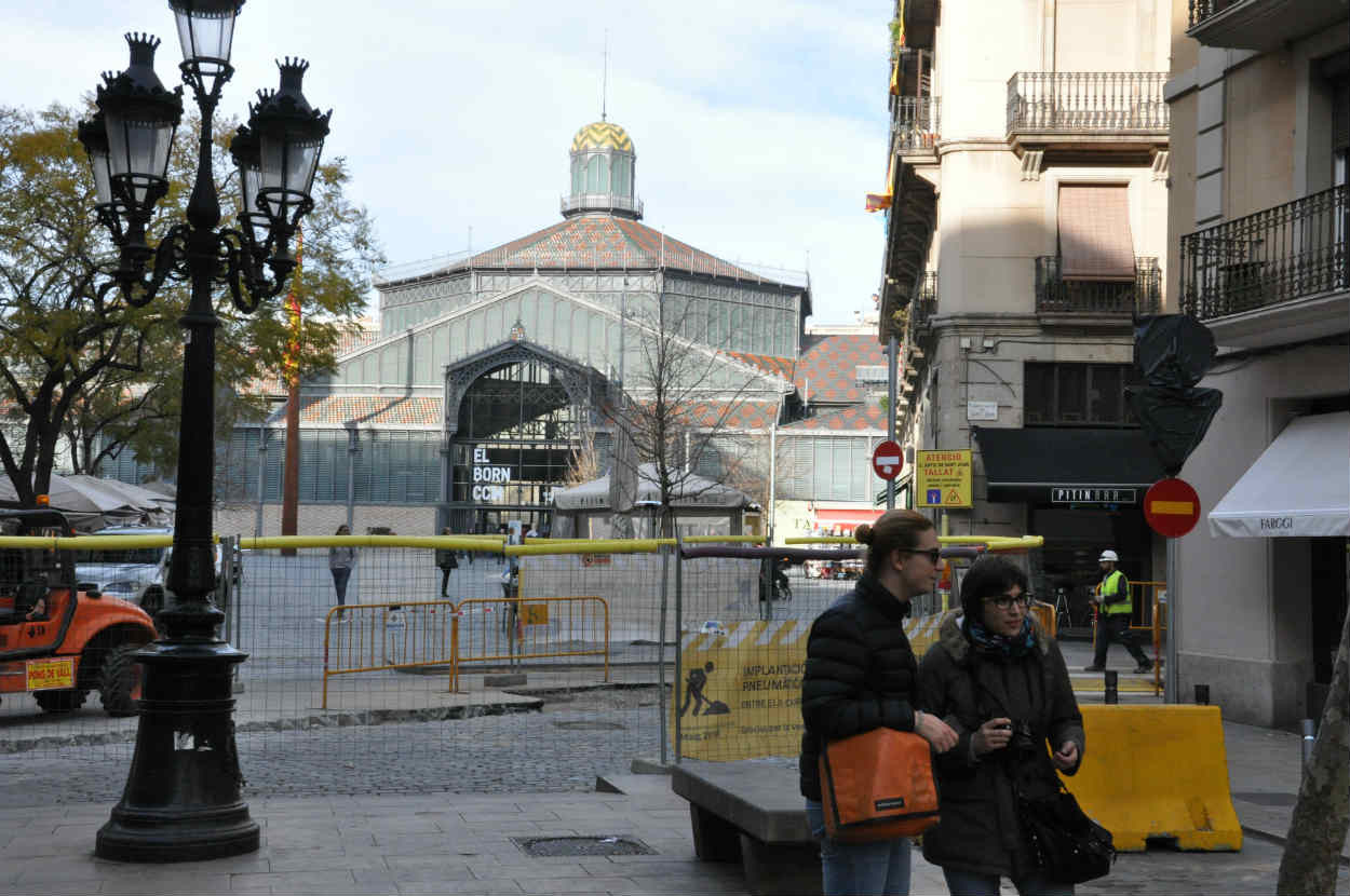 Las obras en el Born están creando muchos problemas a los comerciantes / MIKI