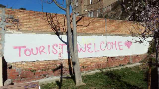 'Tourist welcomed' en el Carmel / HUGO FERNÁNDEZ