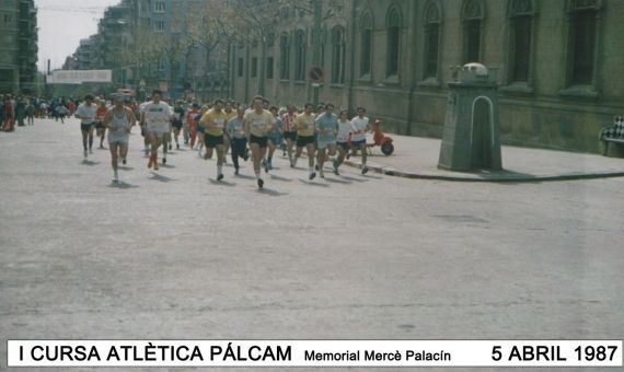 Corredores en la prueba adulta de la primera edición de la Cursa Pàlcam, en 1987 / ESCOLA PÀLCAM