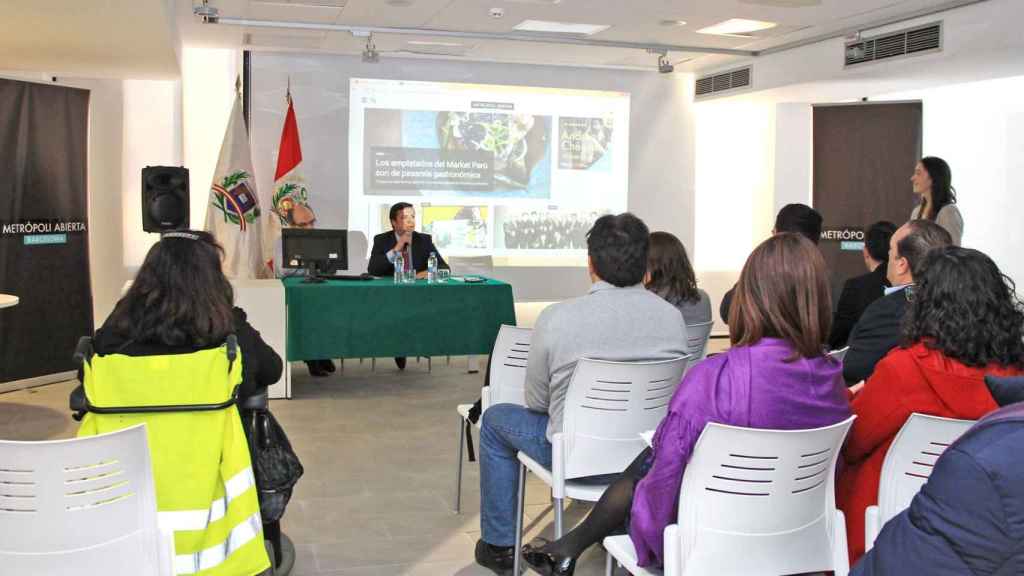 Presentación del portal Perú de Metrópoli Abierta en el Consulado de Perú / HUGO FERNÁNDEZ