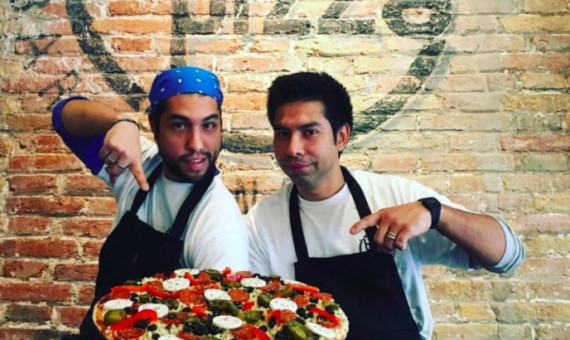 Juan Carlos (izquierda) y su hermano, Carlos, con quien abrió Bro´s Pizza / B.P.