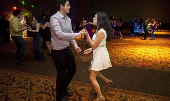 Una clase de salsa y bachata