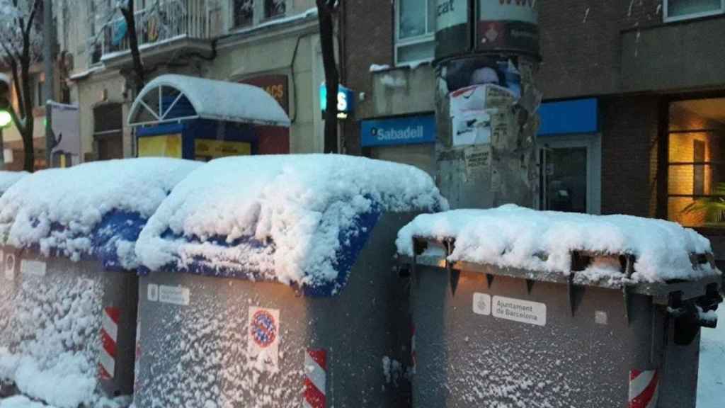 Contenedores con nieve en Barcelona / AJUNTAMENT DE BARCELONA