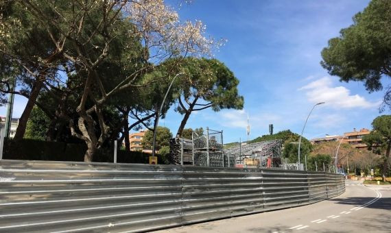 Desde la calle Bosch Gimpera puede apreciarse, al fondo, la tribuna principal / MIKI 