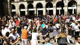 La plaza Reial se llenará de amantes del baile el lunes de Pascua / Barswingona