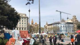 Estado de Plaça Catalunya con la acampada independentista