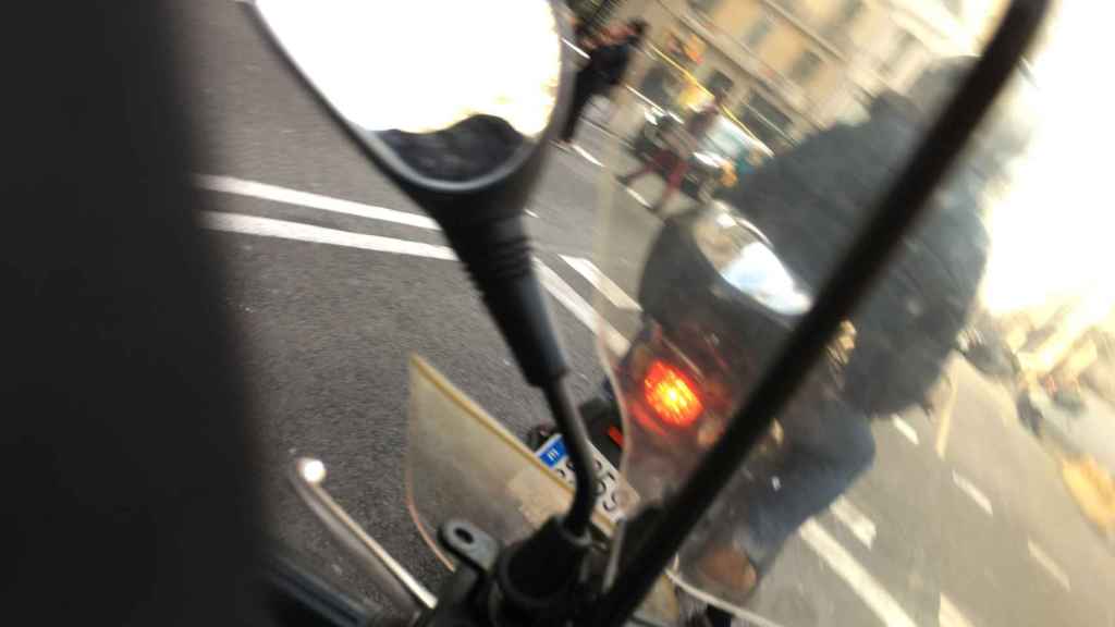 Conducir en motocicleta por Barcelona va a resultar cada vez más complicado debido a las normas / MIKI