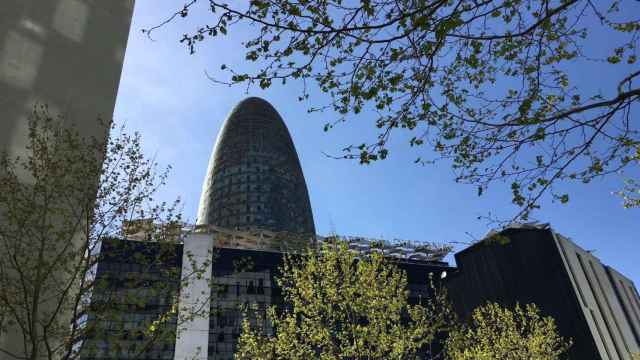 La Torre Glòries acoge las oficinas de Facebook / MA