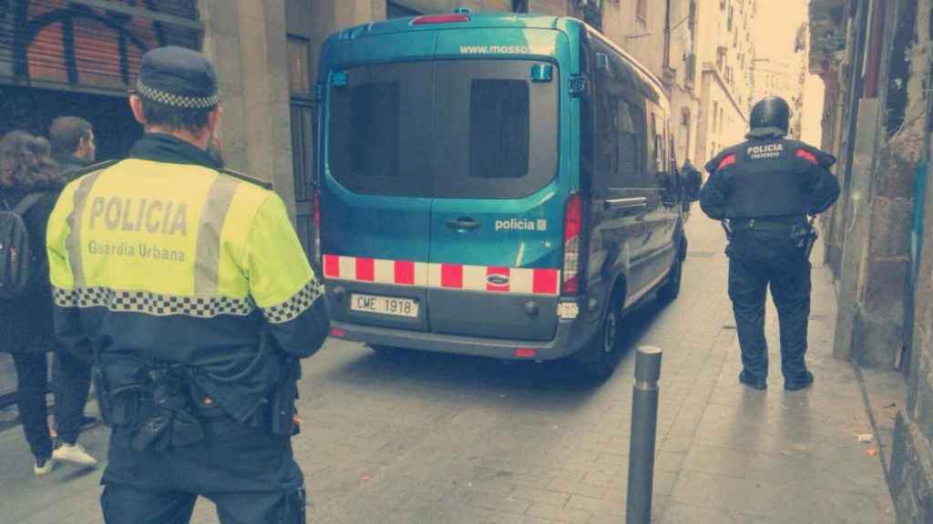 Guàrdia Urbana y Mossos constatan un aumento de los delitos en todos los distritos / Mossos