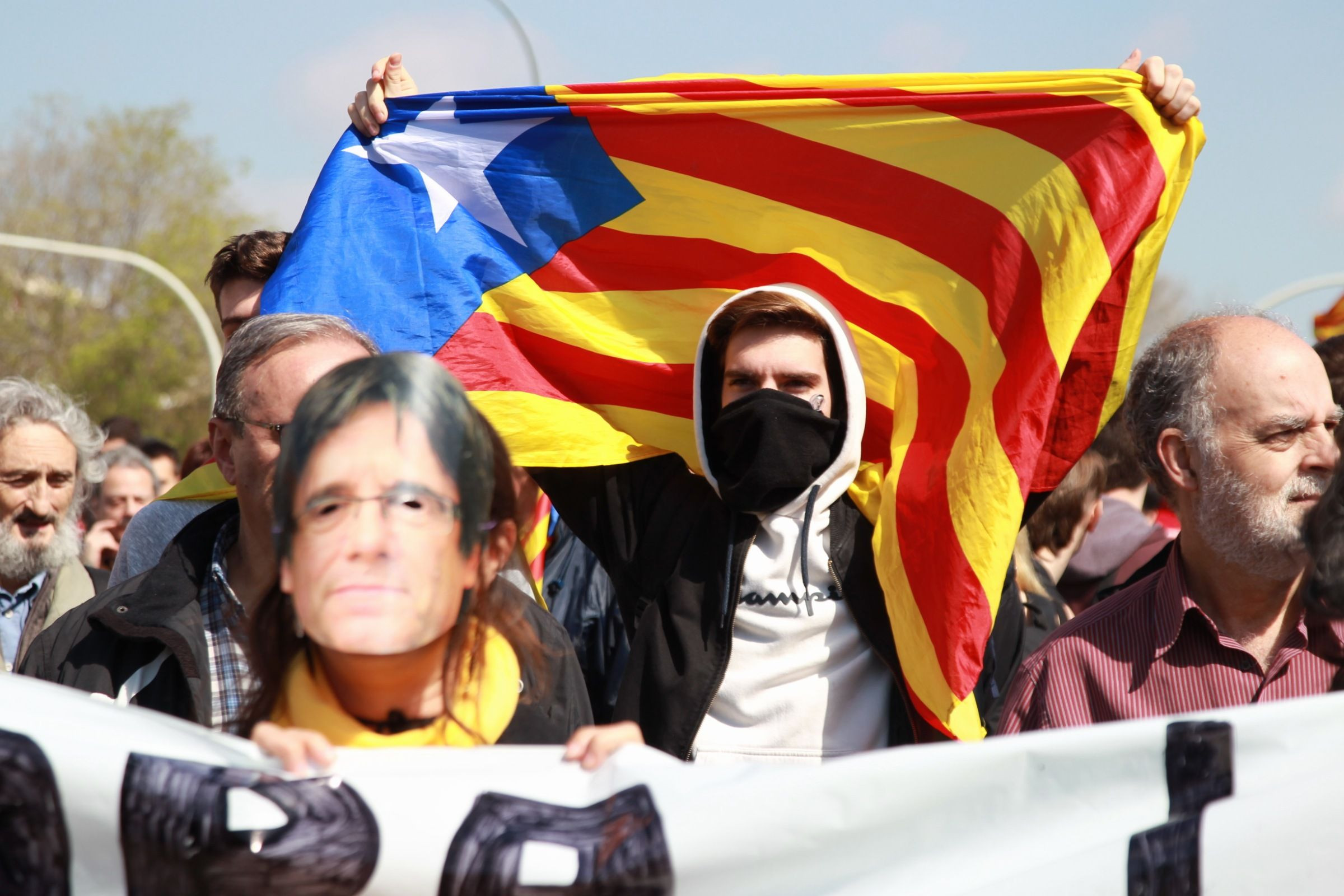 Protesta de los separatistas por la presencia de Felipe VI en el Auditori / HUGO FERNÁNDEZ