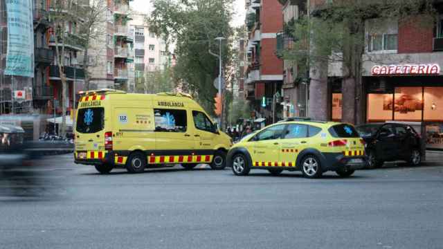 Ambulancia y coche del Sistema de Emergencias Médicas en una imagen de archivo