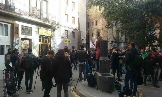 Manifestación contra los narcopisos en el Gòtic / Asoc. Vecinos RPR