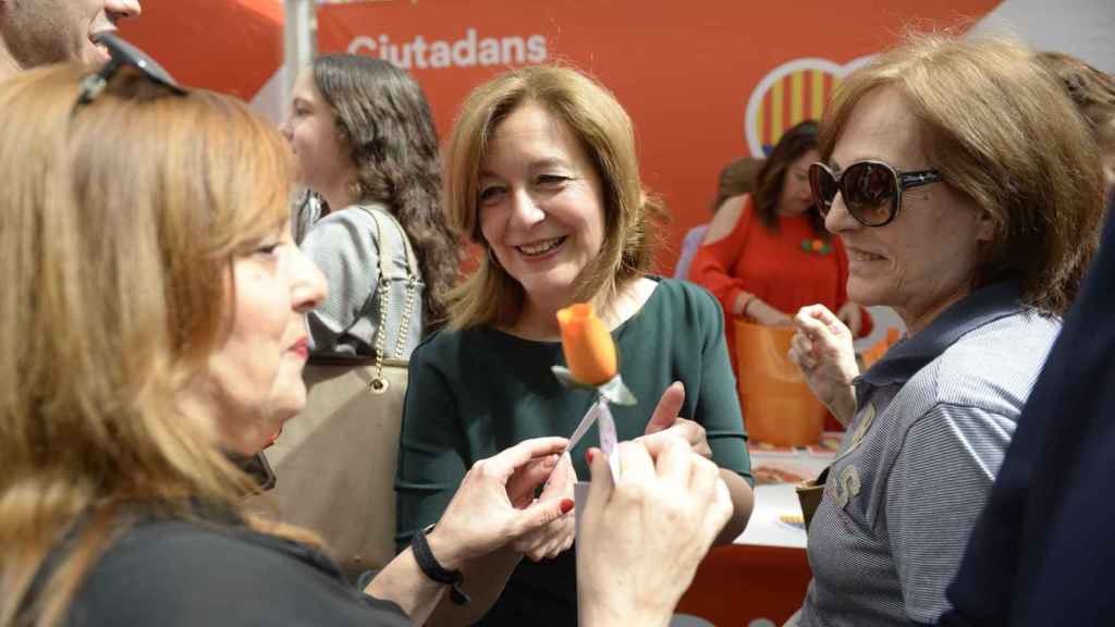 Carina Mejías, en la caseta de Ciutadans durante la última Diada de Sant Jordi / CIUTADANS