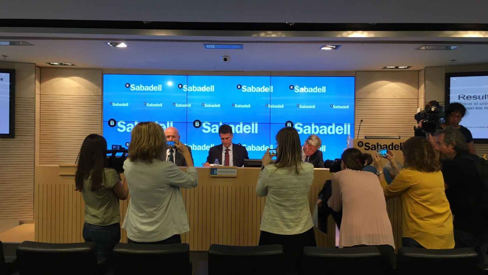 Banco Sabadell ha presentado este jueves, en la sede central de Barcelona, su cuenta de resultados del primer trimestre de 2018 / MIKI