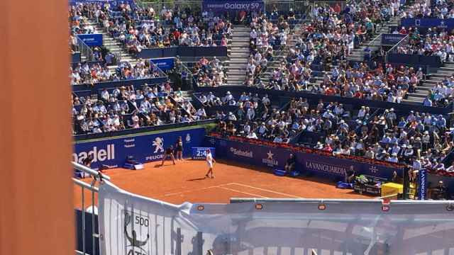 Vista de la pista central del Godó desde La Terraza Market del Village / M.A.S