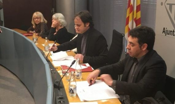 David Bondia, en primer termino, junto a Jaume Asens en el Ayuntamiento / AYUNTAMIENTO DE BCN