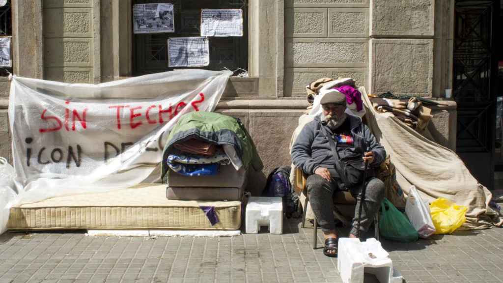 Jaume Mas trabajó en hostelería y, tras cocinar para Pasqual Maragall, acabó en la calle / HUGO FERNÁNDEZ