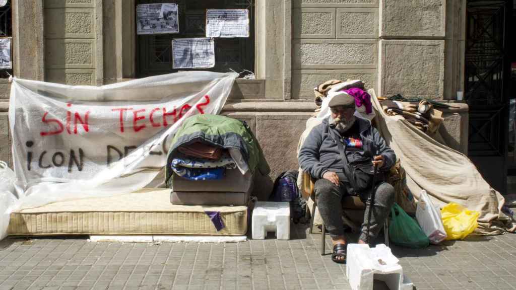 Una persona sintecho en las calles de Barcelona