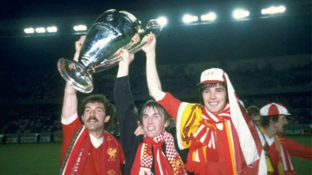 Dalglish, en el centro, festeja una Copa de Europa conquistada por el Livepool