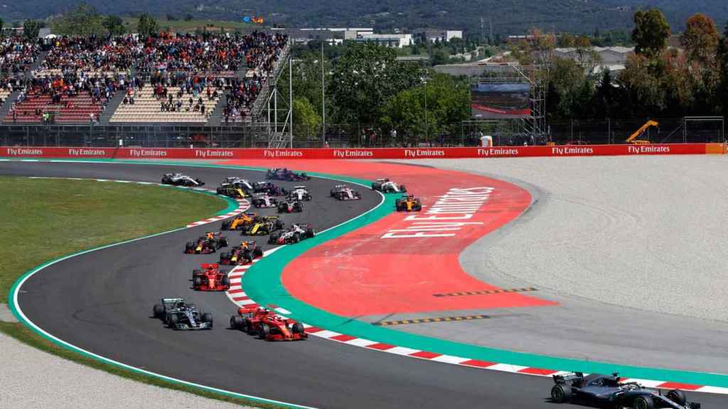 Con la carrera ya iniciada, gradas semivacías en la zona noble del circuito / EFE