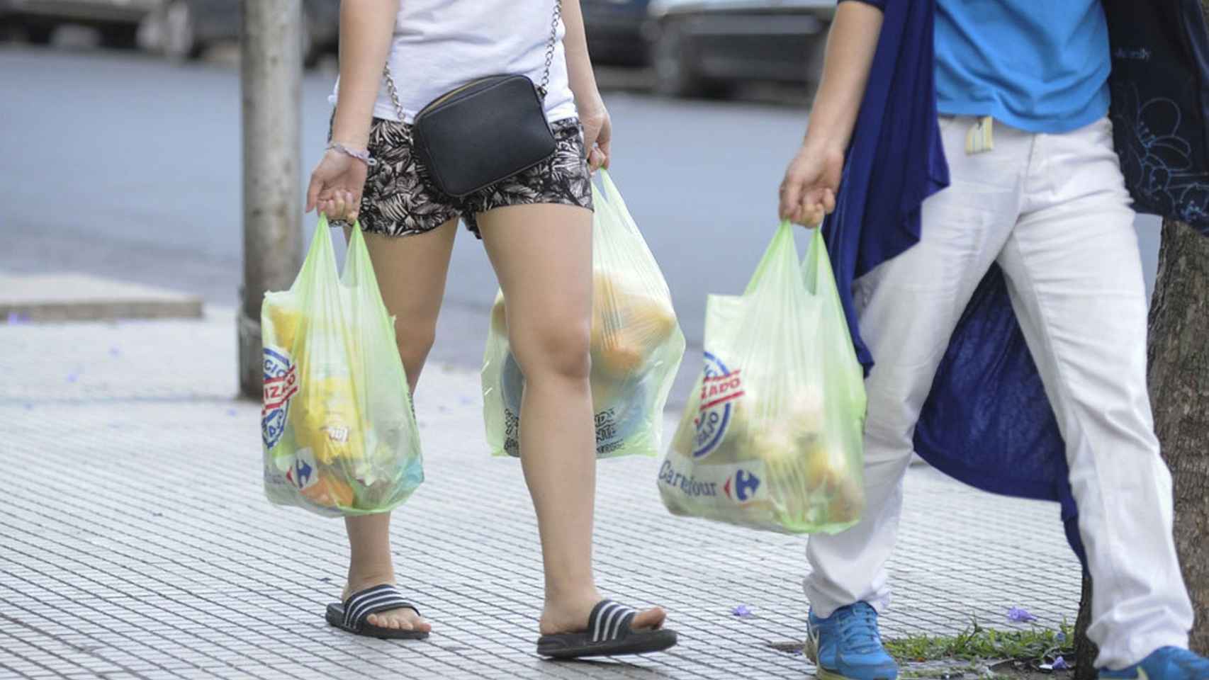 Cada vez más países se unen a la causa de eliminar las bolsas de plástico / PEDRO LÁZARO FERNÁNDEZ