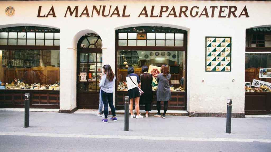 Colau veta un espacio museístico para los comercios emblemáticos / LA MANUAL ALPARGATERA