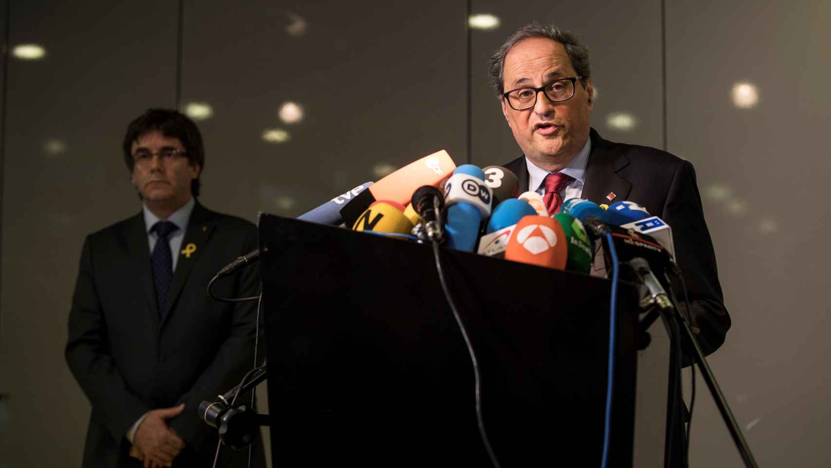 Quim Torra, nuevo presidente de la Generalitat, junto a Carles Puigdemont