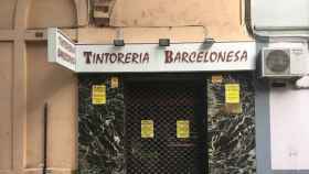 La Tintorería Barcelonesa del Poblenou, cerrada, este domingo / JORDI SUBIRANA