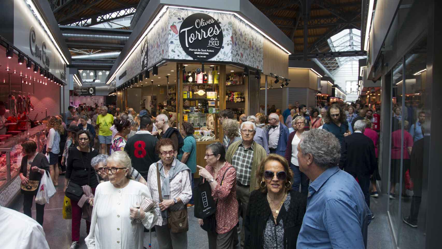 El mercado de Sant Antoni fue reinaugurado el pasado mes de mayo / HUGO FERNÁNDEZ