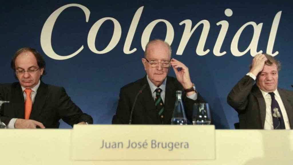 El presidente de Inmobiliaria Colonial, Juan José Bruguera (en el centro), durante una Junta General de Accionistas de la compañía