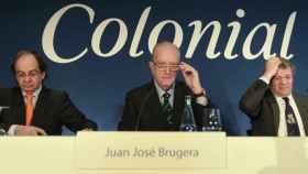 El presidente de Inmobiliaria Colonial, Juan José Bruguera (en el centro), durante una Junta General de Accionistas de la compañía