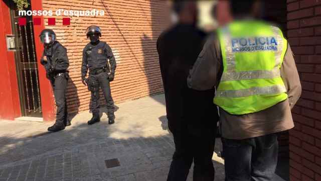 Imagen de archivo de una detención realizada por los Mossos / MOSSOS D'ESQUADRA