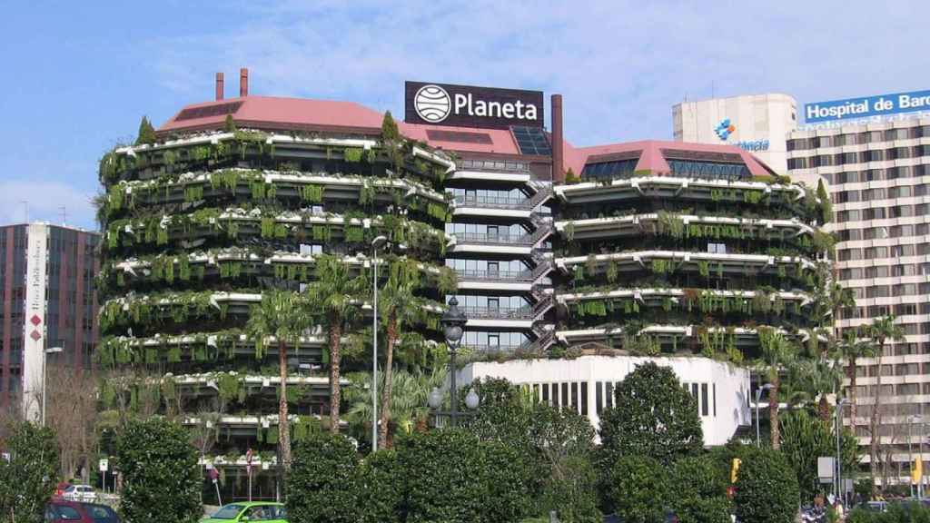 Imagen del Edificio Planeta en plena Diagonal de Barcelona / Archivo