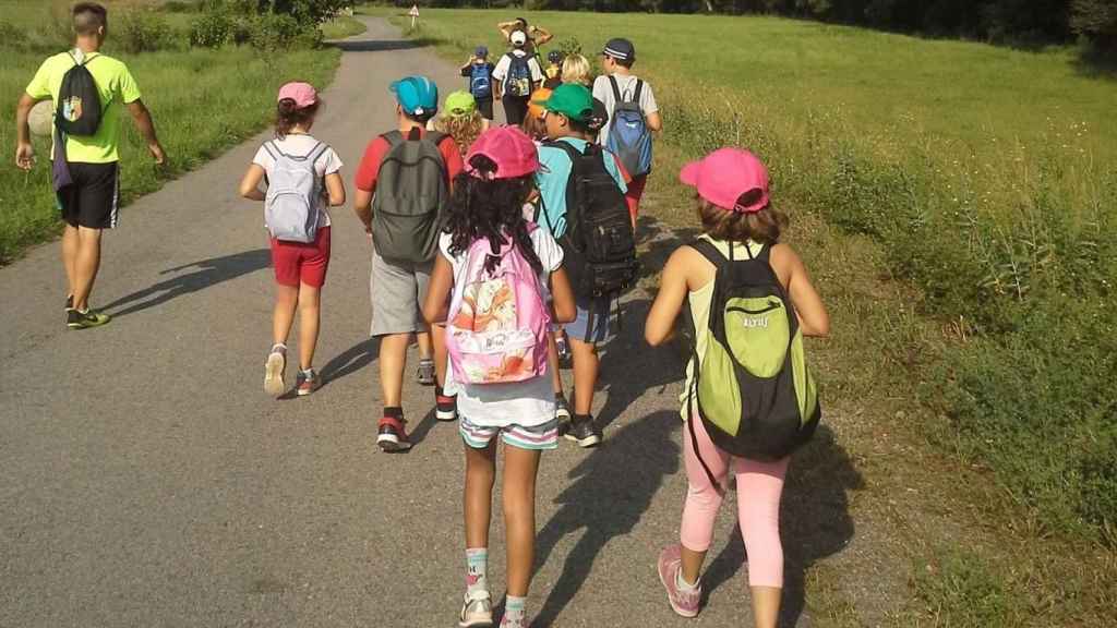 Como cada verano, miles de niños barceloneses disfrutarán de las colonias vacacionales / Archivo