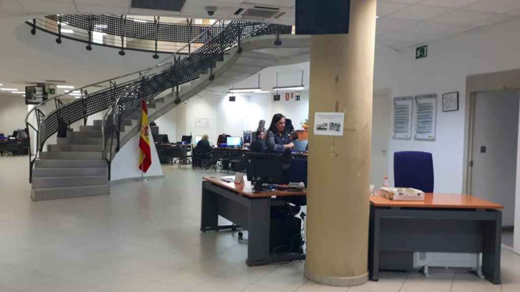 Interior de la comisaría de la calle Trafalgar donde se renuevan DNI y pasaporte / DANAE RAH