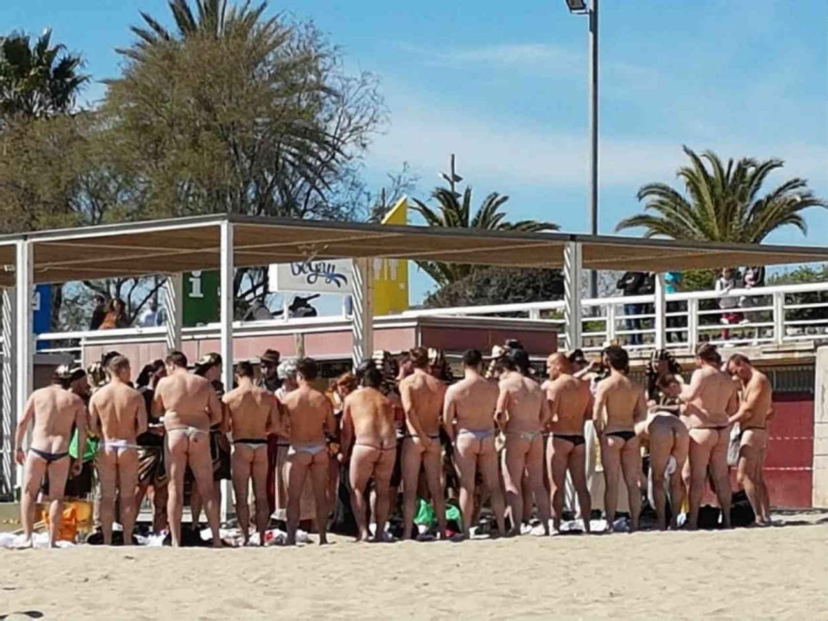 Las prácticas de cruising hartan a los nudistas de la Mar Bella