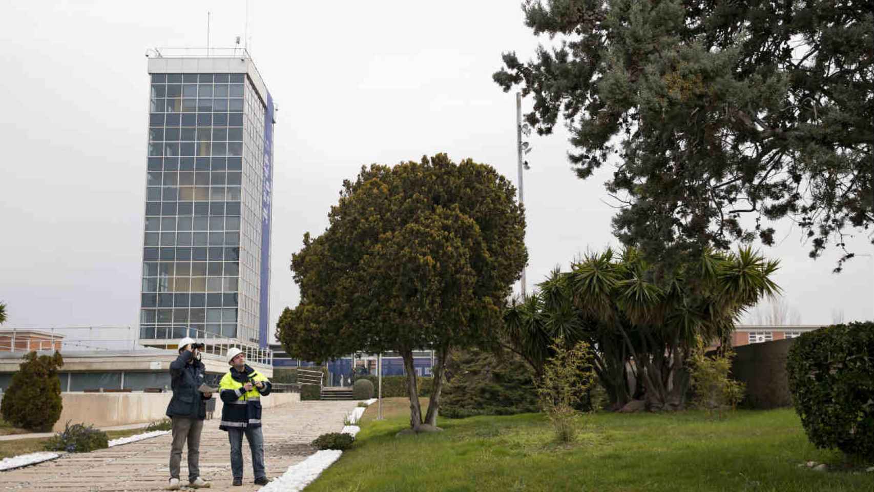 Técnicos de Aigües trabajando en defensa de la biodiversidad / Aigües de Barcelona