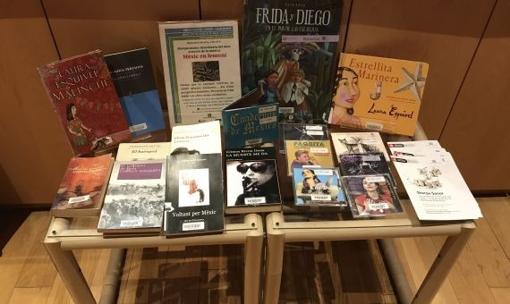 Acompañando al concierto, se podían encontar libros y novelas de autoras méxicanas / A.N