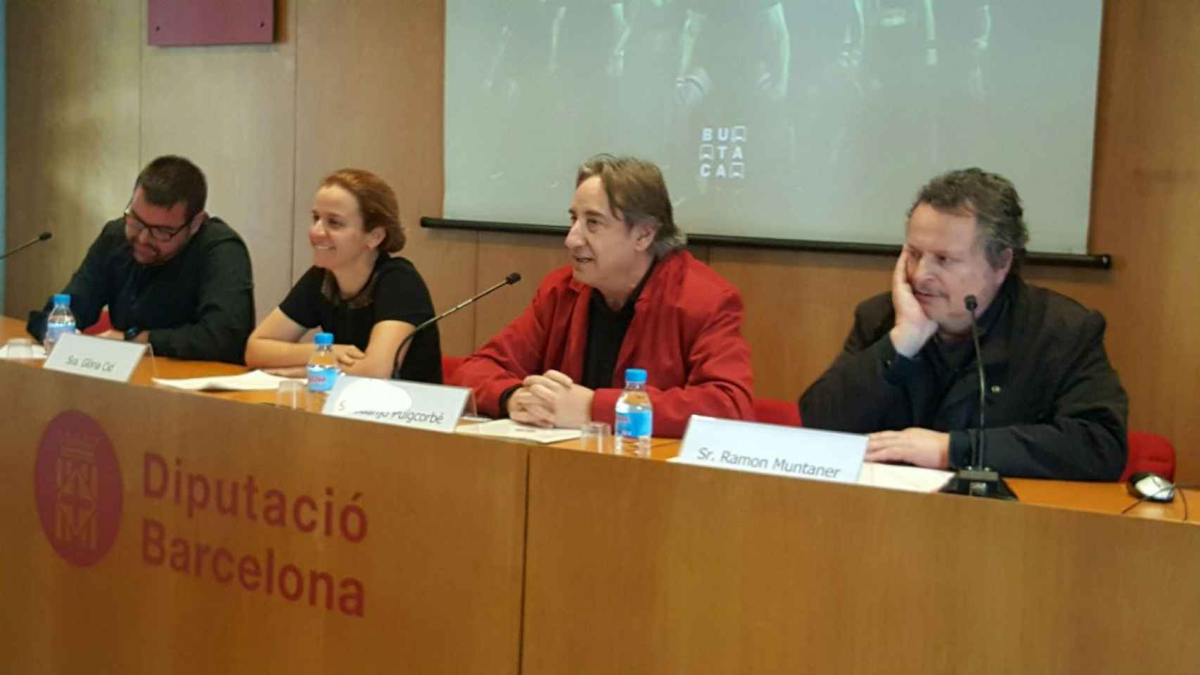 Juanjo Puigcorbé, con chaqueta roja, deja su cargo de concejal / Diputación de Barcelona