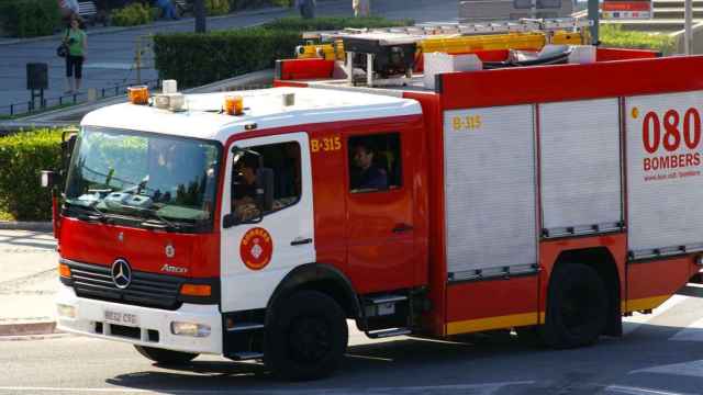 Los bomberos han estabilizado el fuego de l'Hospitalet a las 7 h / ARCHIVO