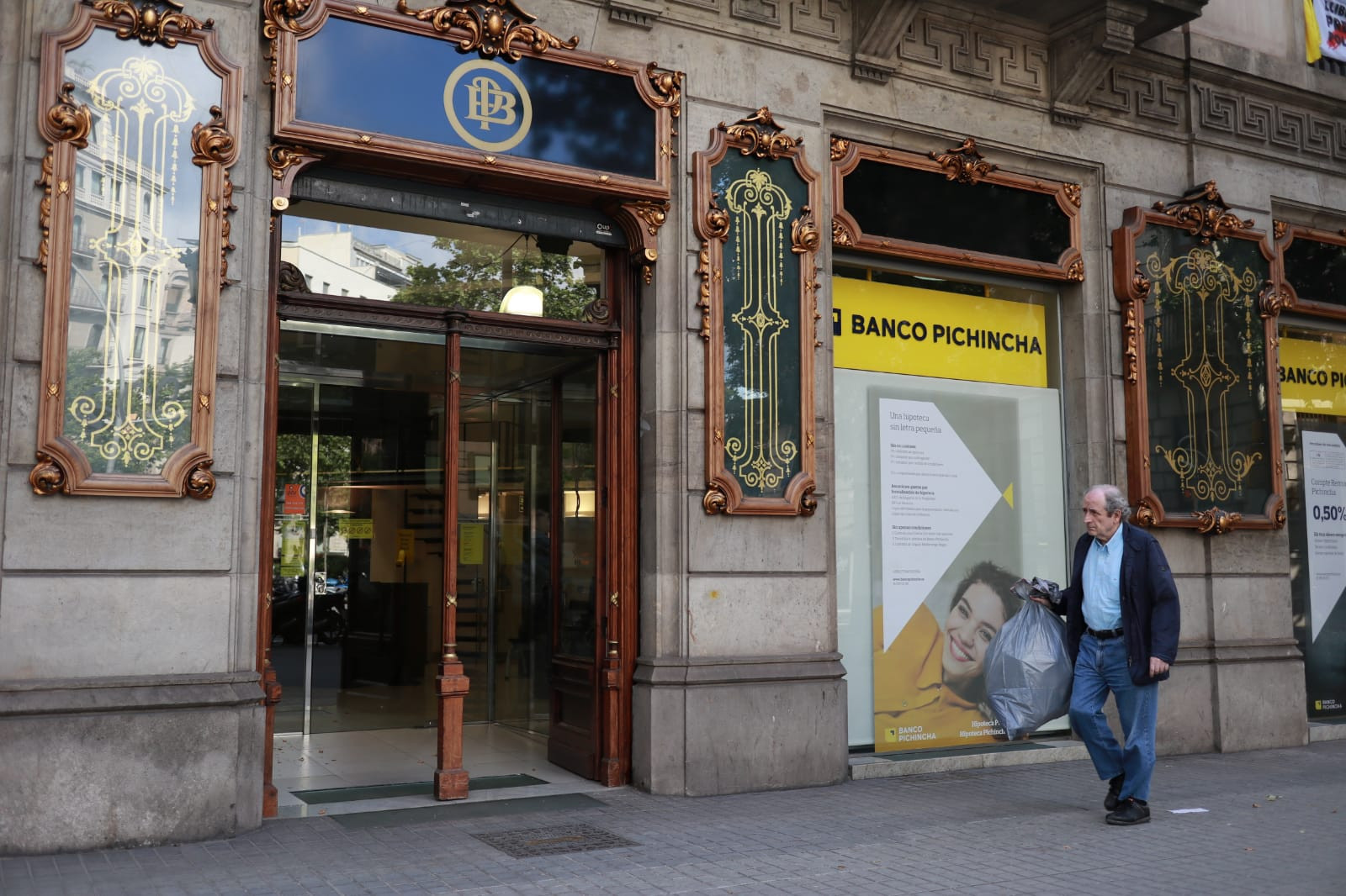 Oficina Pichincha en la Gran Via de Barcelona / H.F.