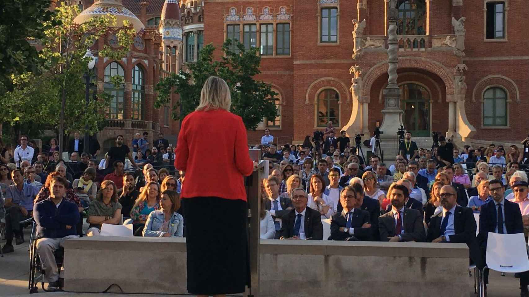 La plana mayor de la antigua Convergència y los nuevos del PDeCAT han arropado a Neus Munté en la presentación de su candidatura, en el Hospital de Sant Pau /