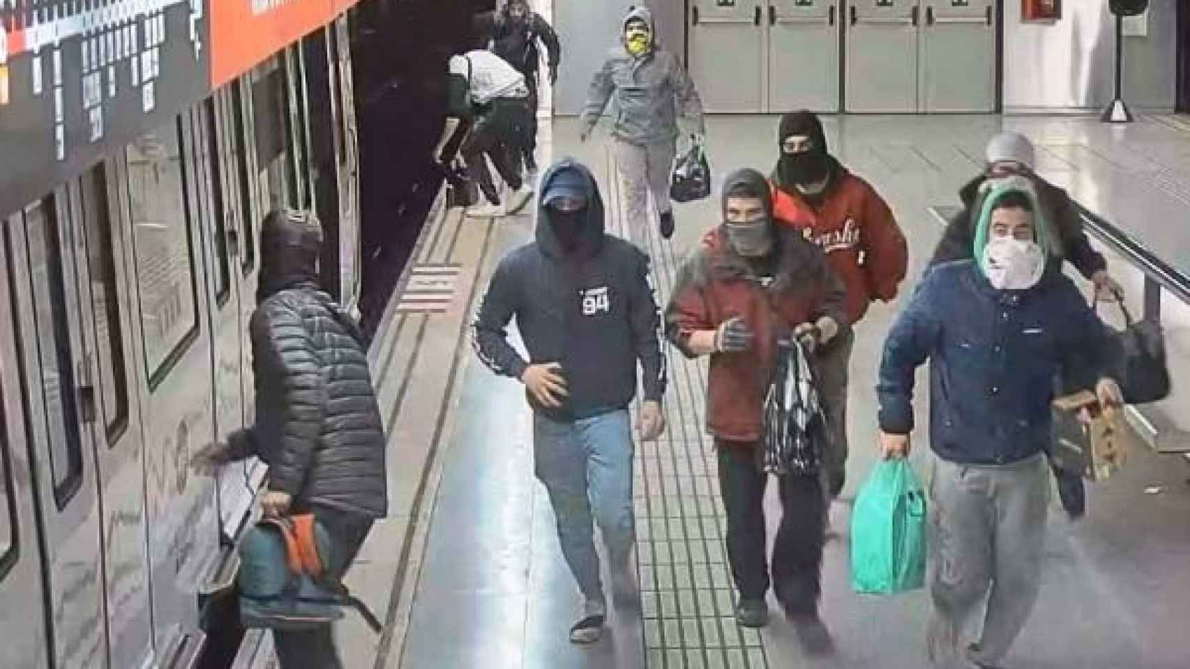 Un grafitero ha sido condenado a la cárcel por pintar en el Metro / TMB