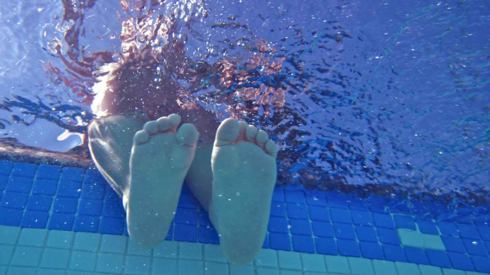 Con la llegada del buen tiempo, las piscinas se llenan de niños y hay peligro de ahogamientos / Archivo