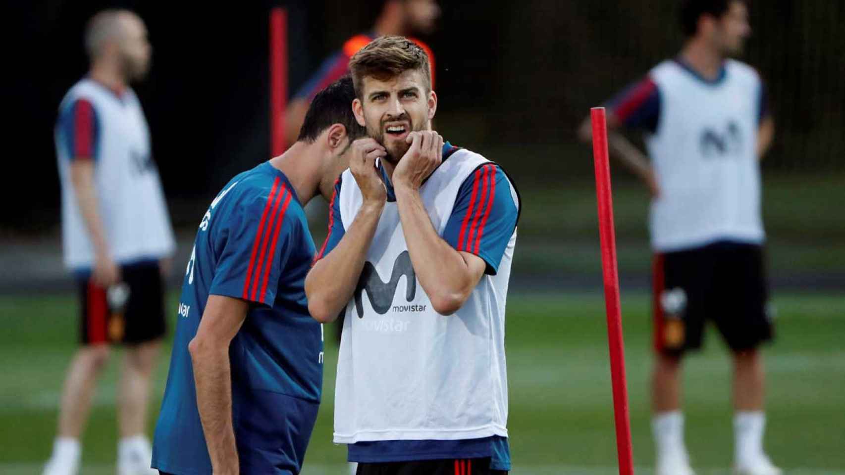 Gerard Piqué durante un entreno / EFE