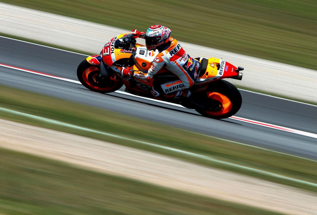 Marc Marquez, durante los entrenamientos oficiales celebrados este sábado en Montmeló, que estrena Clínica Mobile / EFE