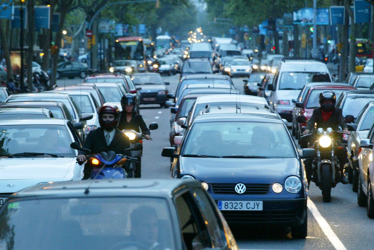 La movilidad privada sigue siendo el principal transporte, tanto en Barcelona como en cualquier ciudad del mundo / Archivo