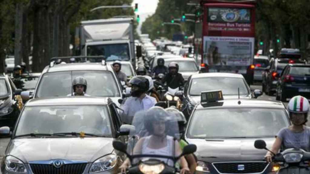 Barcelona es una ciudad más motera que Madrid, donde predomina el coche / Archivo