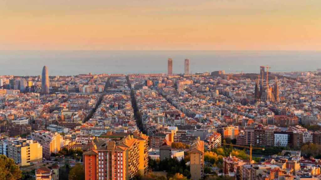 Panorámica de Barcelona, una ciudad en la que la vivienda es cada día más cara / Archivo