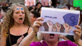 Protesta en BCN contra la libertad de La Manada y a favor de su entrada en la cárcel / EFE